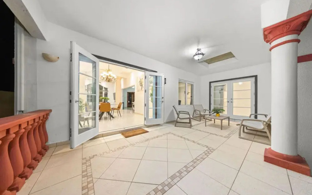 Sleeps 11 6 Bedrooms Privatepool Outdoor Dining