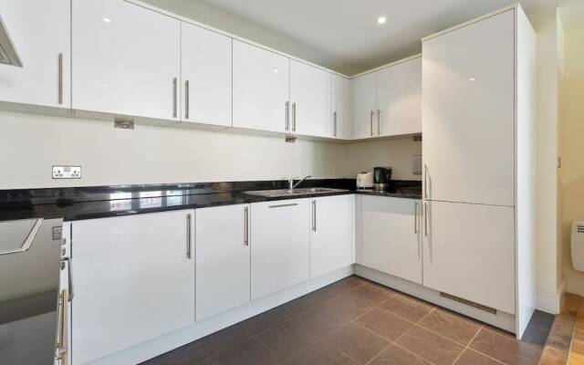 Stunning 2 Bed Apt W/balcony nr Islington
