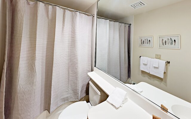 Exclusive Mountain Retreat #B - 4 Br Duplex