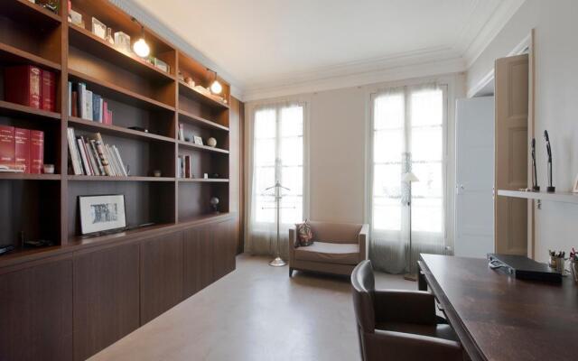 Class and Elegance: Parisian Apartment