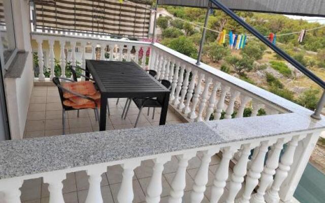 Apartments Mali Mate