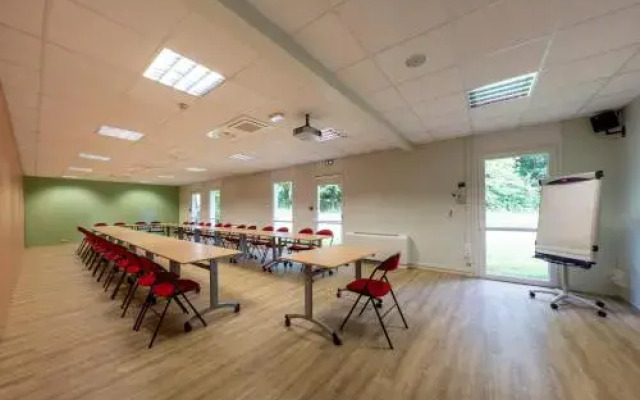 Ethic Etapes Lac De Maine