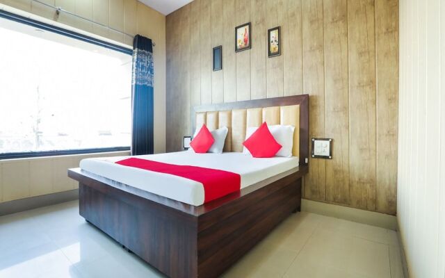 Capital O 38771 Hotel J7 International