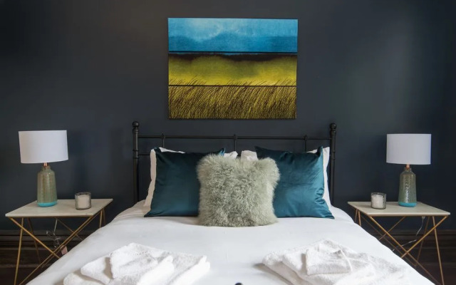 Charming 3BR in Queen Street East by Sonder