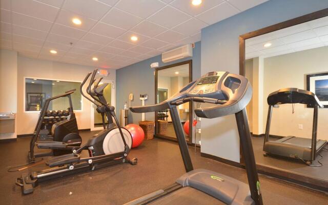 Holiday Inn Express & Suites Farmington by IHG