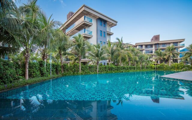 Yalong Bay LanSeJiaRi Villa Aprtment