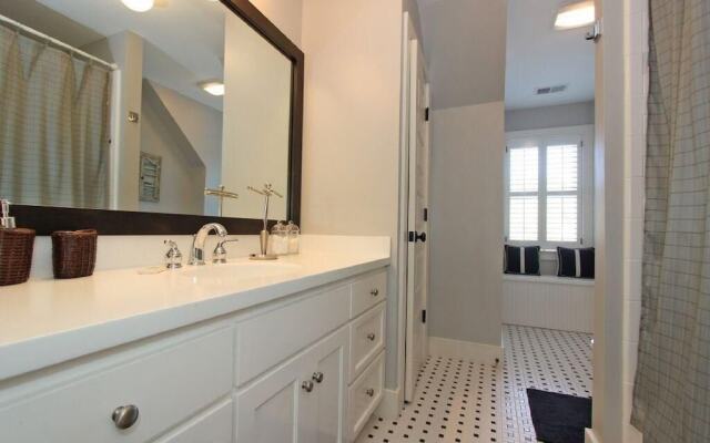 3008 Hartnett Boulevard