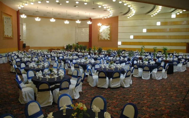 Regent Plaza Hotel & Convention Centre