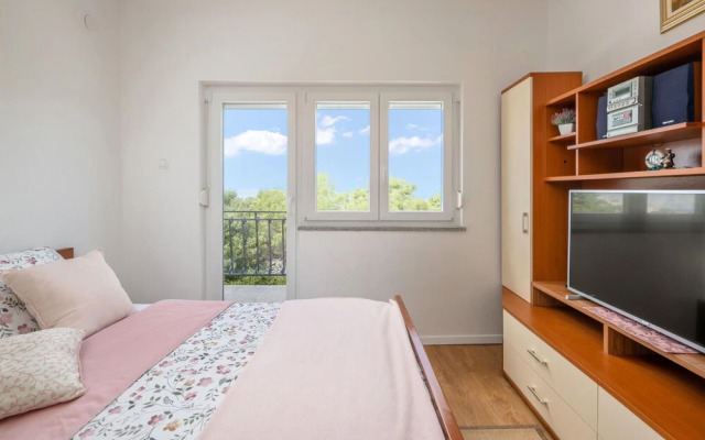 Awesome Home in Klenovica With 2 Bedrooms and Wifi