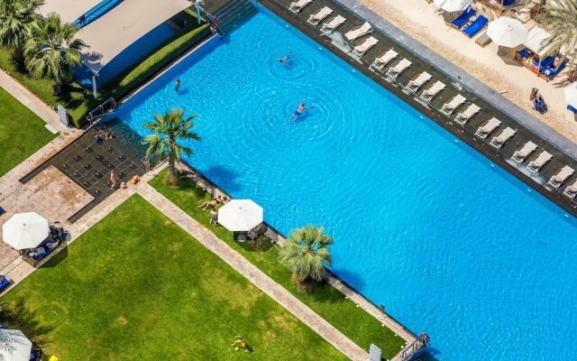 Al Bateen  by Deluxe Holiday Homes