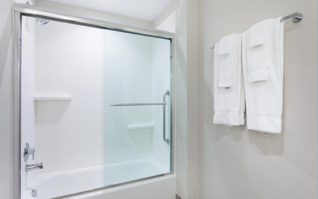 Holiday Inn Express & Suites Panama City Beach - Beachfront by IHG