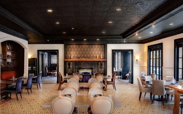 The Lindy Renaissance Charleston Hotel