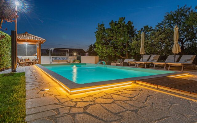 Amazing Home in Brodarica With Wifi and 3 Bedrooms