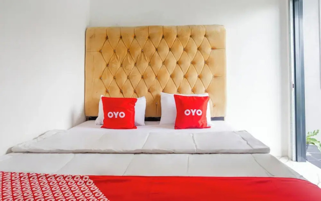 OYO 94049 Pondok Accilia