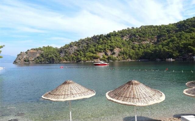 Hillside Beach Club