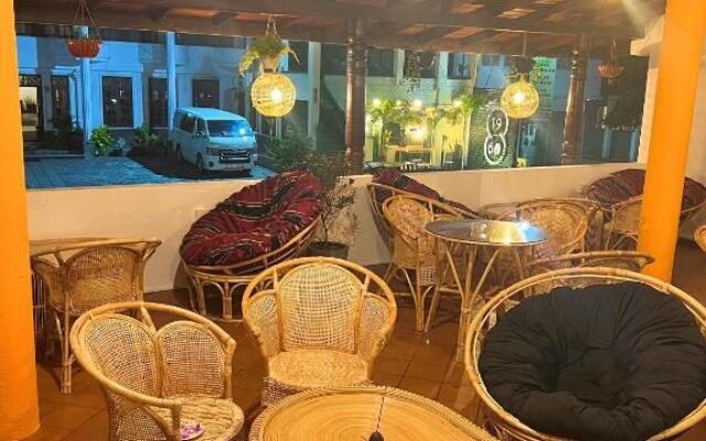 Hummus Hostel & Restaurant