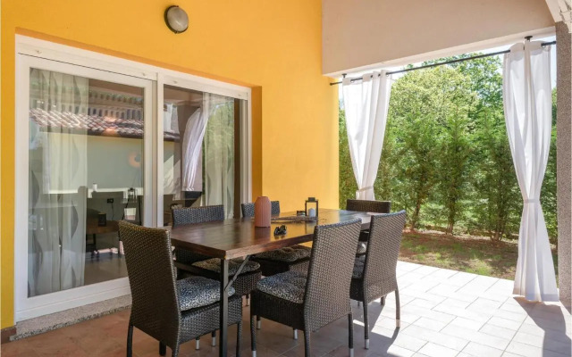 Holiday home Strmac 25 with Outdoor Swimmingpool