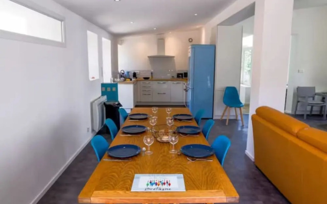 Superb Villa With sea View Near the Beach