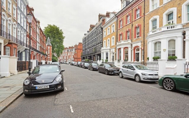 Bright 2 Bedroom Apartment in South Kensington