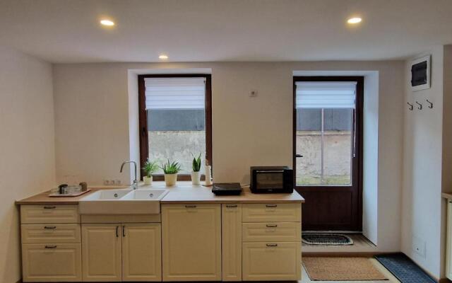 G!RO Guest House