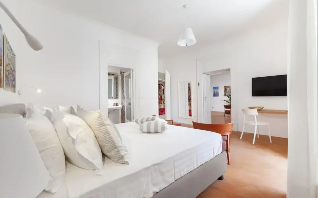 Deluxe Home in Sorrento Old Town with Balconies