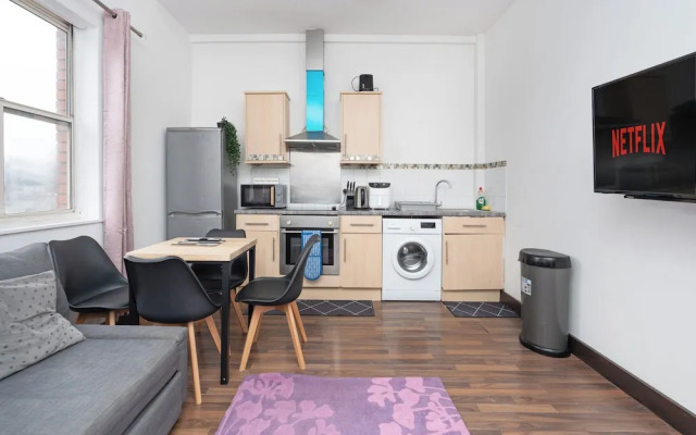Modern 2-bed Home - Sleeps 6 & Free Parking