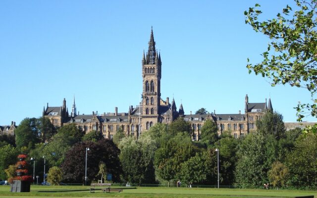 2 Bed Apartment in the West End