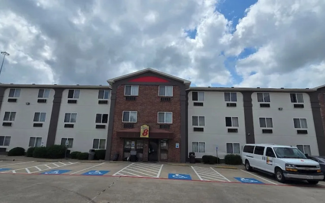 Super 8 Irving DFW Airport/South