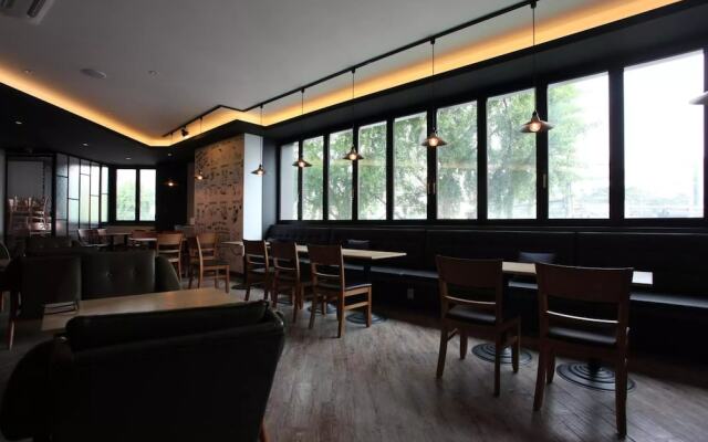 Central Person Hotel Pyeongtaek