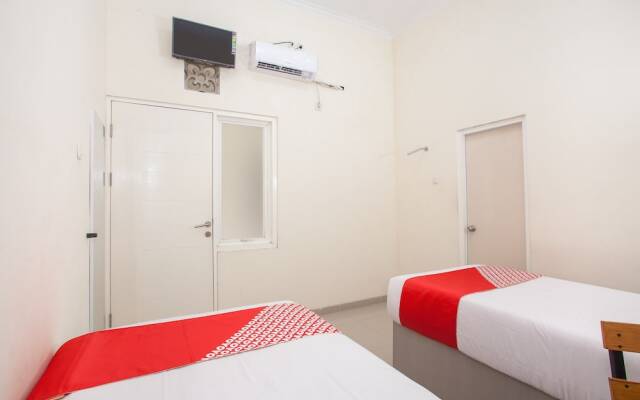 Oyo 1295 Linns Family Residence