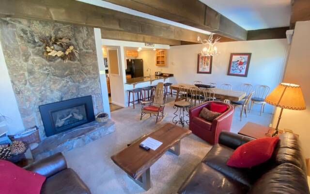 #408 Vail International