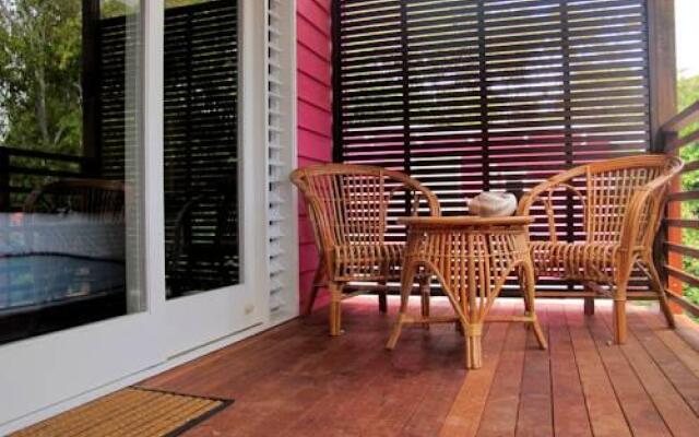 Dolphins Beach House - Hostel