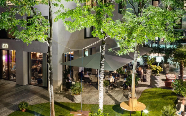 Stage 12 Hotel by Penz