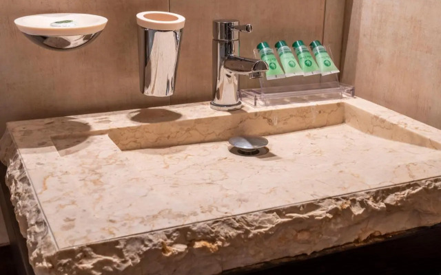 Rouga Mountain Boutique Suites & Spa