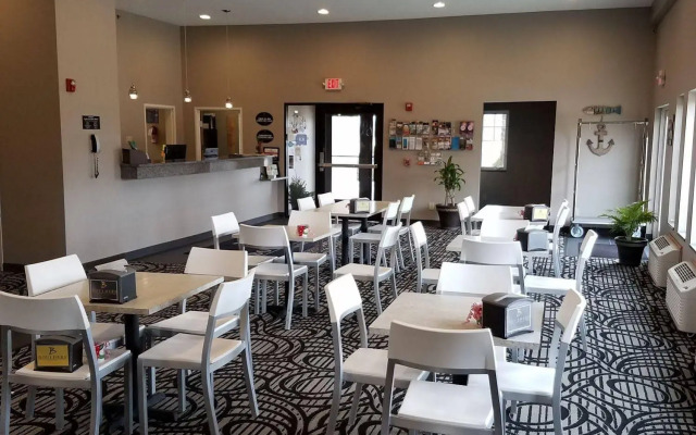 Okoboji Inn & Suites