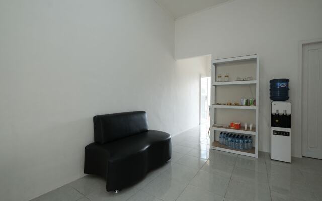 OYO 2551 Dewi Residence 2