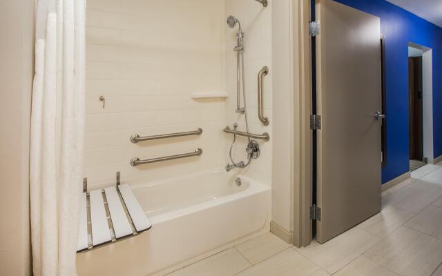 Holiday Inn Express and Suites Savannah - Midtown by IHG