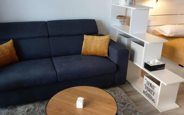 MARIA, Modern studio apartment with private parking