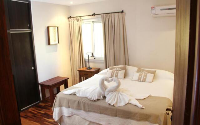 Rio Arriba Suites Apartments y Resto