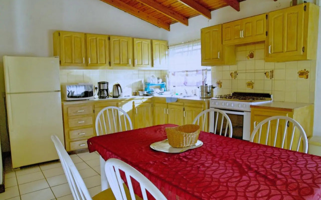 Tropical Breeze Guest House