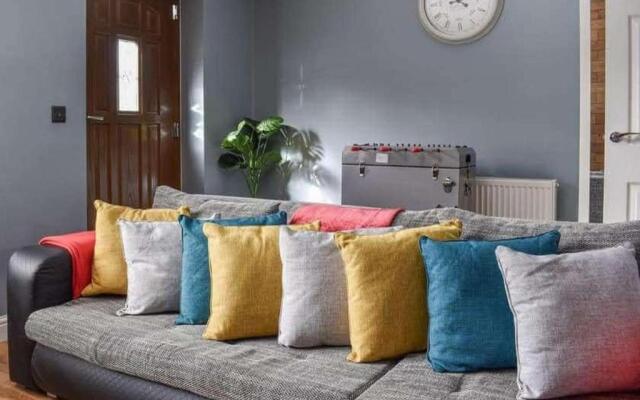 Impeccable 4-bed House in Barnsley