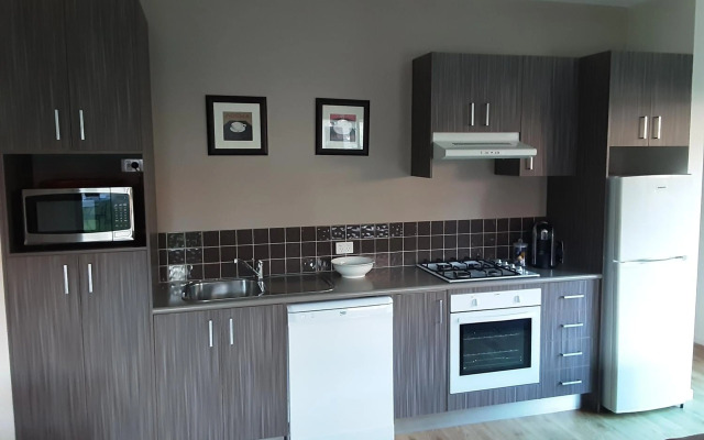 Adelphi Apartment 2- Poolside or Apartment 2A- King Studio