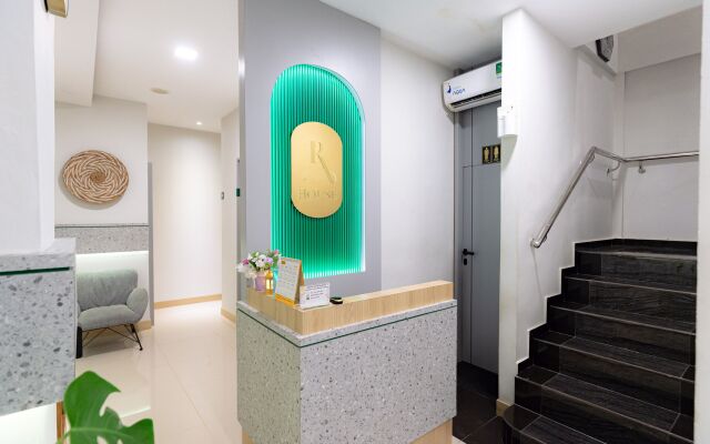 Urbanview Hotel R House Batam by RedDoorz