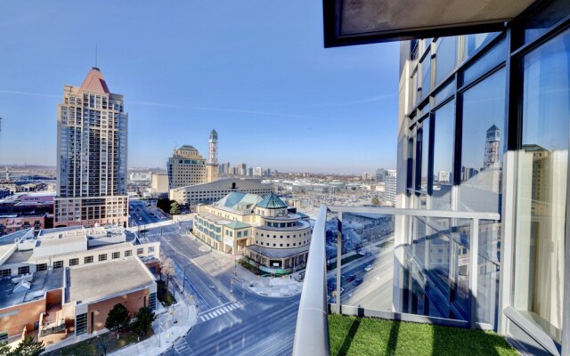 Grand Royal Condos -Mississauga SQ One