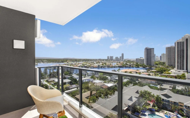 2-bed Beach Apartment With Pool, Parking & Balcony – Balcony – Gold Coast