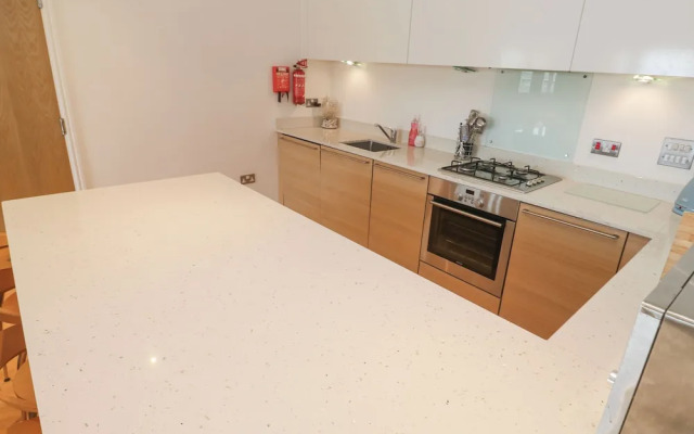 9 Headland Point
