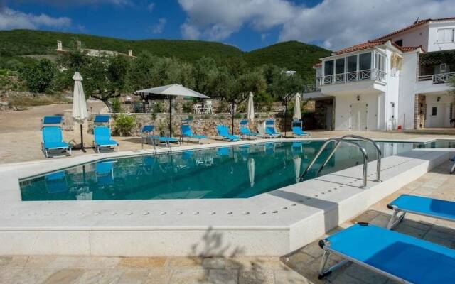 New Hope, studio with pool near the beach
