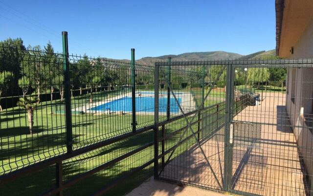 Apartment with 2 Bedrooms in Zorraquín, with Private Pool And Wifi - 19 Km From the Slopes