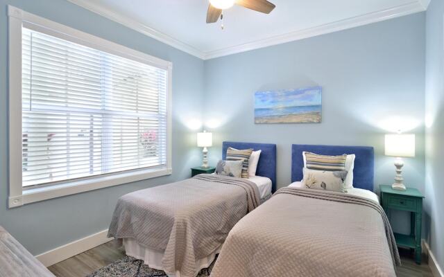 Bayview South 801 Eisenhower Dr. #6