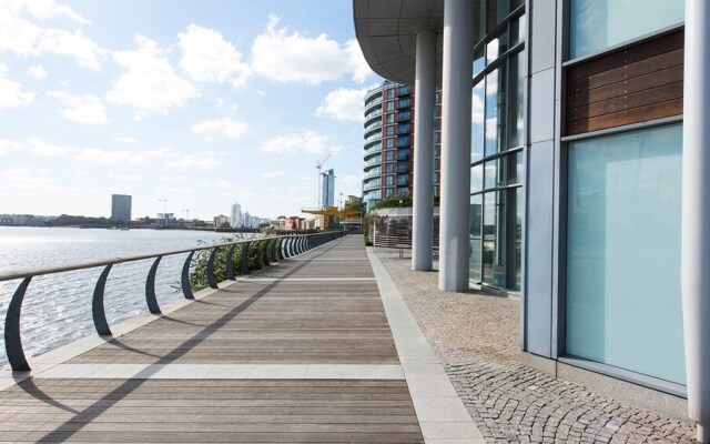 Bright Luxurious 2BR near Canary Wharf